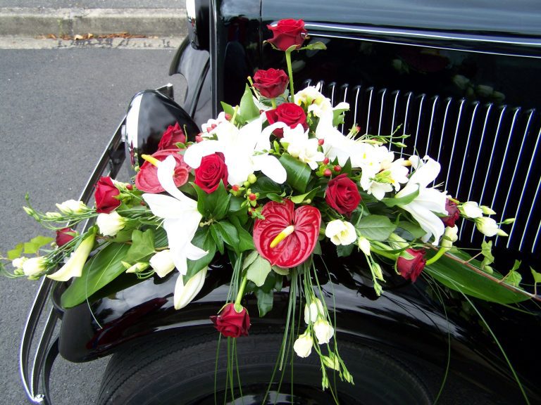 composition florale Aile voiture ancienne mariée blanc et vert élégant Bois-guillaume