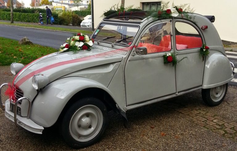 composition florale devant de voiture et poignée mont saint aignan