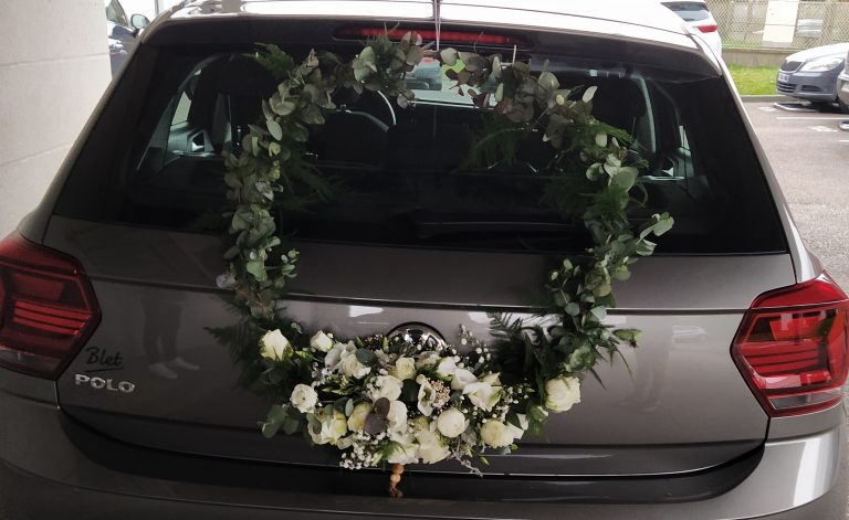 courrone de fleurs mariage coffre voiture Rouen