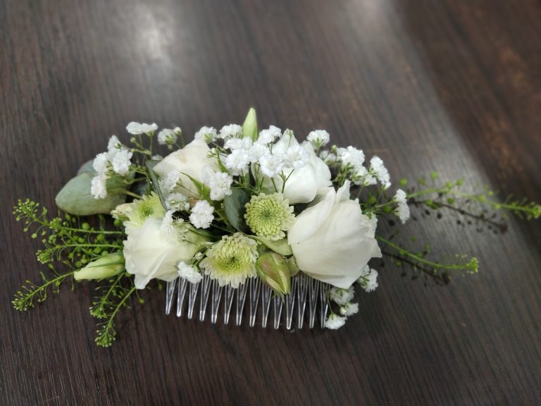Peigne cheveux fleurs vert et blanc pour mariée Bois-Guillaume